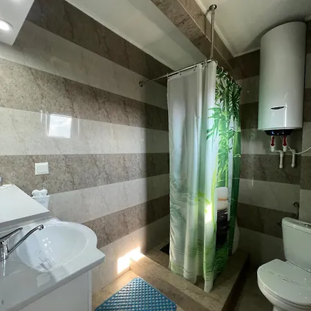 Casa Lebada בית הארחה 3*